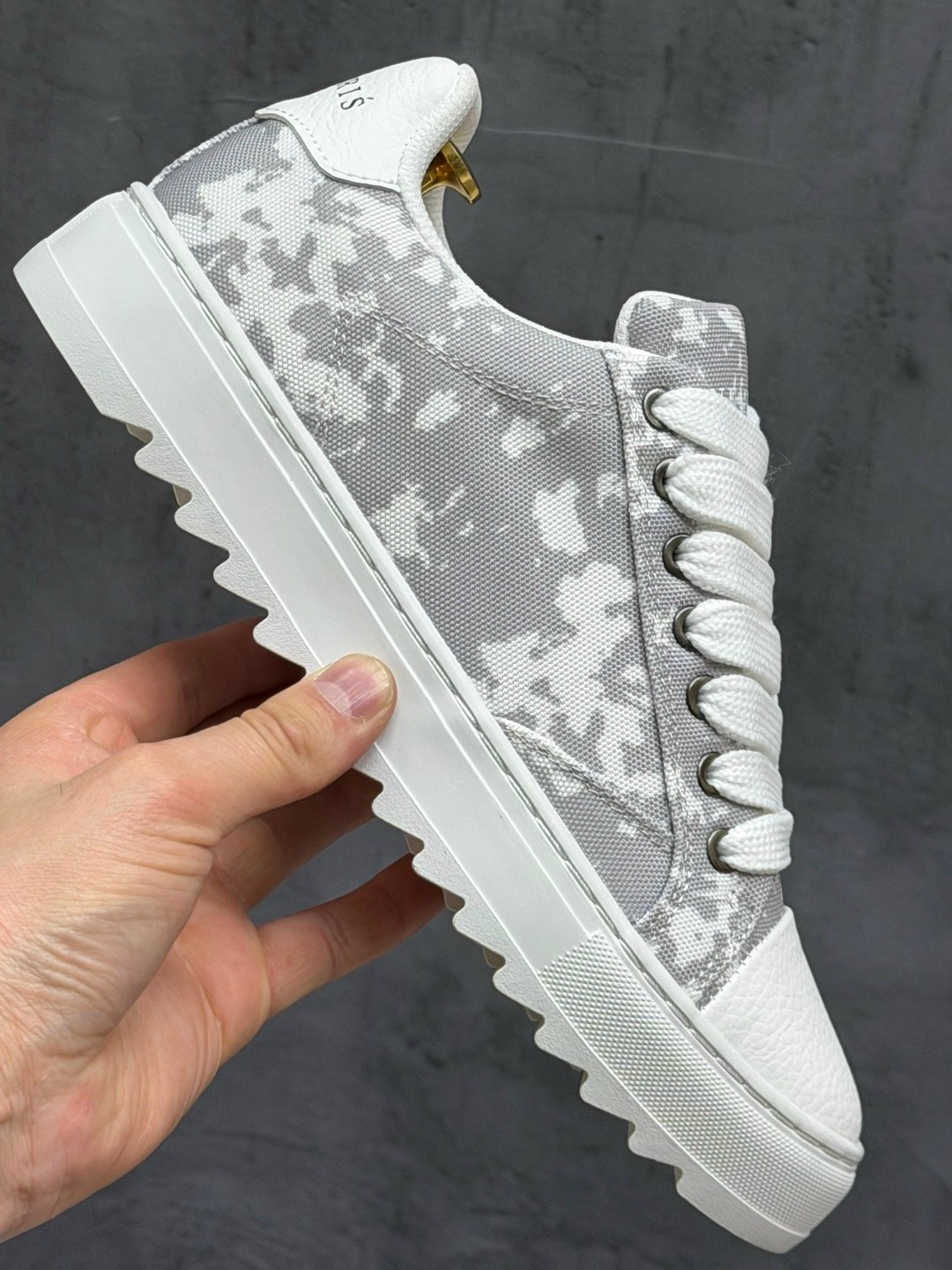 ,кроссовки philipp plein,кроссовки женскиe,кеды стильные,золотые кроссовки филип плейн