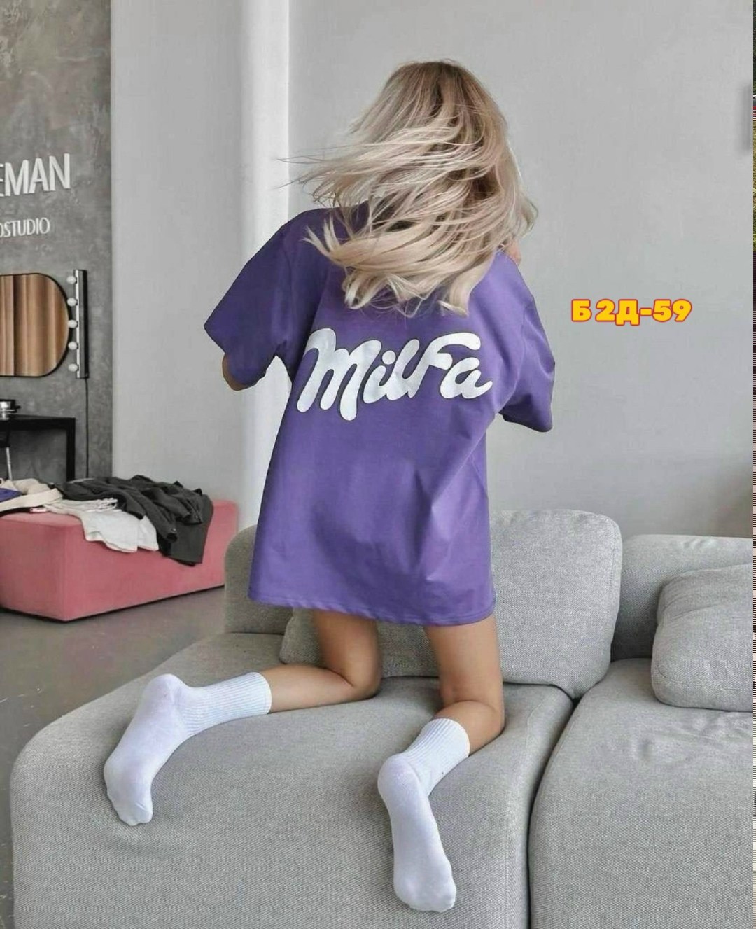 футболка оверсайз фиолетовая royalclothes,женская футболка,футболки женские оверсайз,трендовая женская футболка оверсайз с надписью,трендовая футболка оверсайз