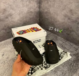 Кроссовки