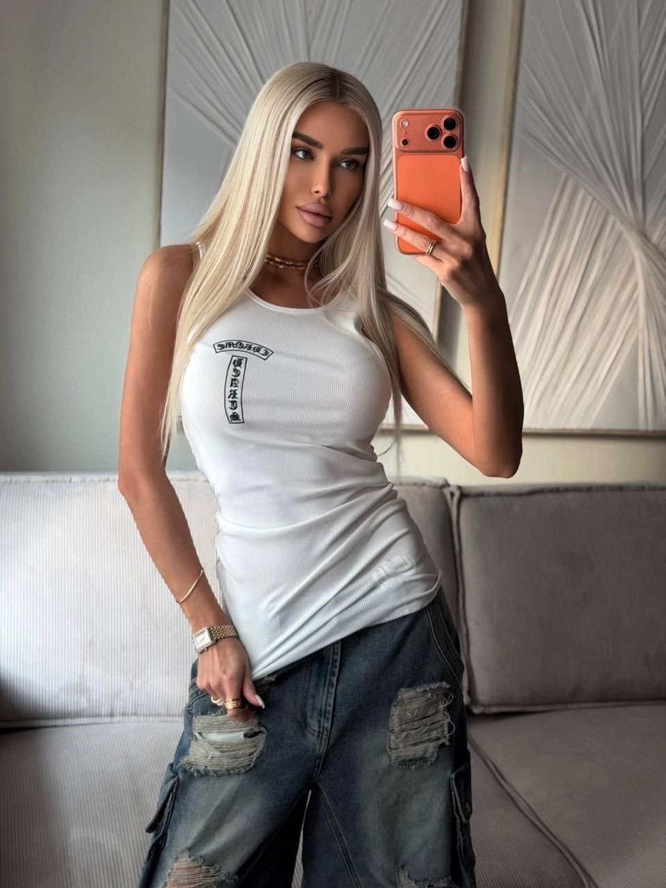 стильная майка,девушка,,модная ,белая стильная майка miu miu