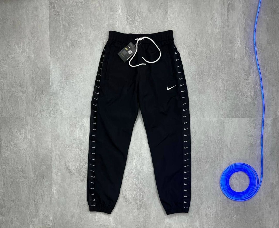 спортивные штаны nike,спортивные штаны,брюки nike sportswear swoosh pants woven,брюки спортивные nike,спортивные брюки джоггеры летние