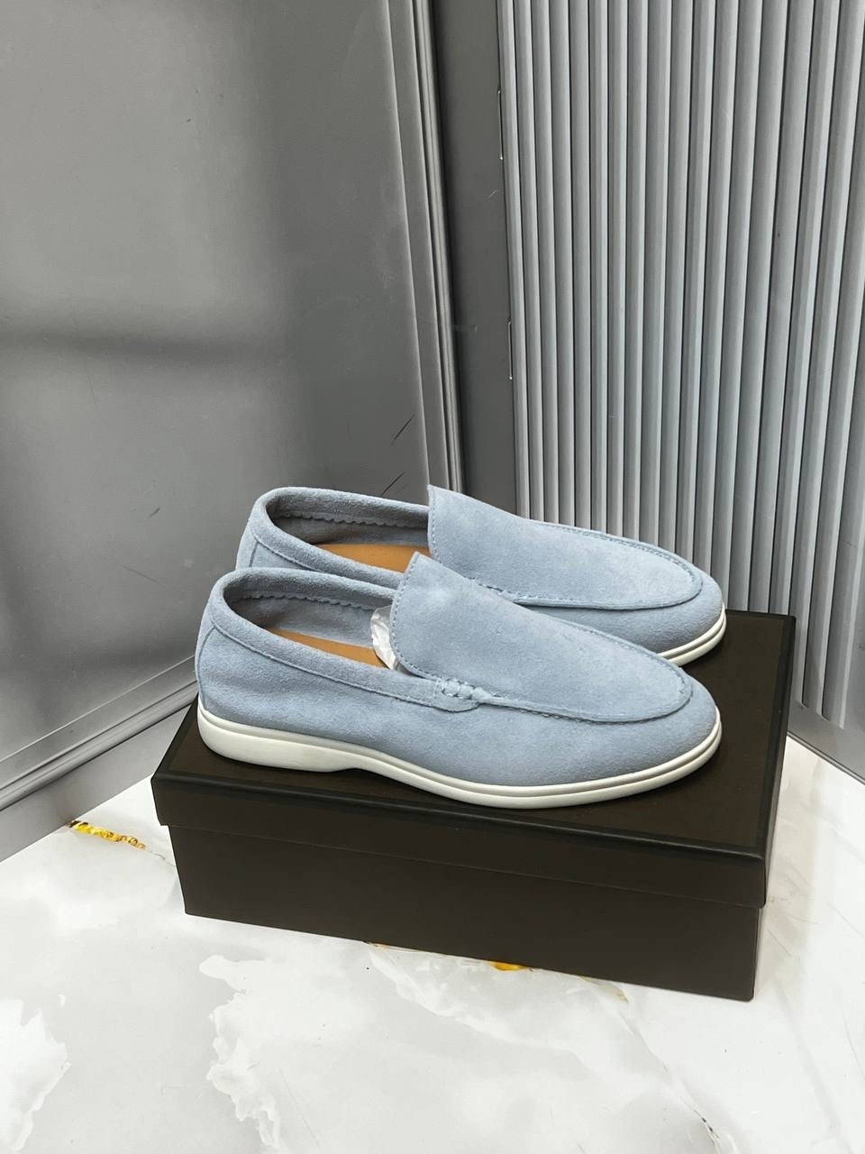 лоферы из натуральной замши loro piana,лоферы замшевые loro piana,,лоферы из натуральной замши loro piana цвет голубой,лоферы замшевые loro piana цвет голубой