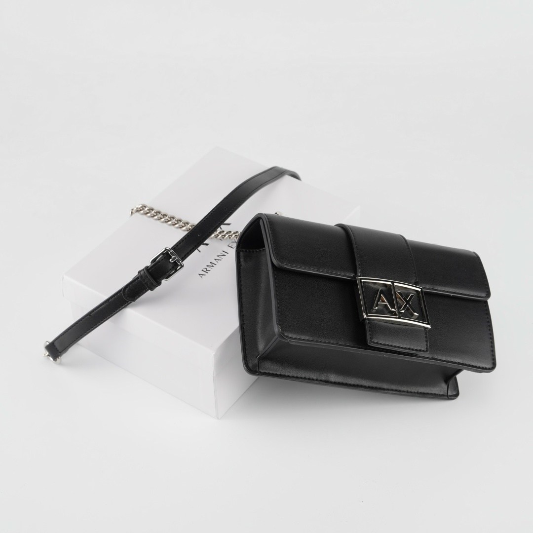 сумка через плечо с логотипом armani exchange,сумка armani exchange,сумки через плечо armani exchange,armani exchange сумка через плечо с металлическим логотипом черный,сумка армани эксчендж