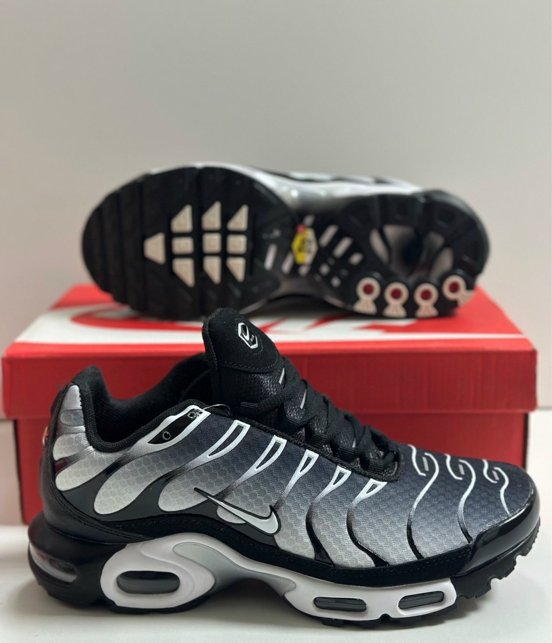 кроссовки nike air max tn plus,кроссовки nike air max tn plus ultra белые с серым,кроссовки мужские nike air max tn plus,nike air max plus tn,кроссовки nike tn plus