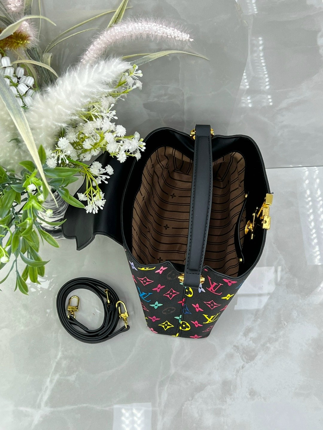 louis vuitton сумки,сумка луи виттон красная внутри,louis vuitton сумка на плечо,женская сумка louis vuitton,louis vuitton pallas сумка