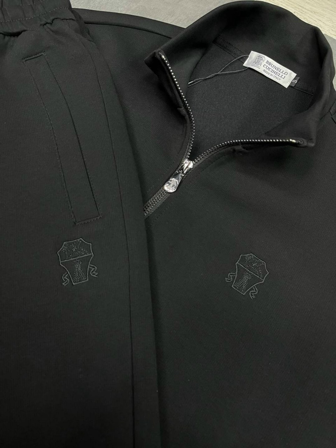 спортивный костюм brunello cucinelli,костюм спортивный,прогулочный костюм brunello cucinelli,мужской спортивный костюм,мужская мода