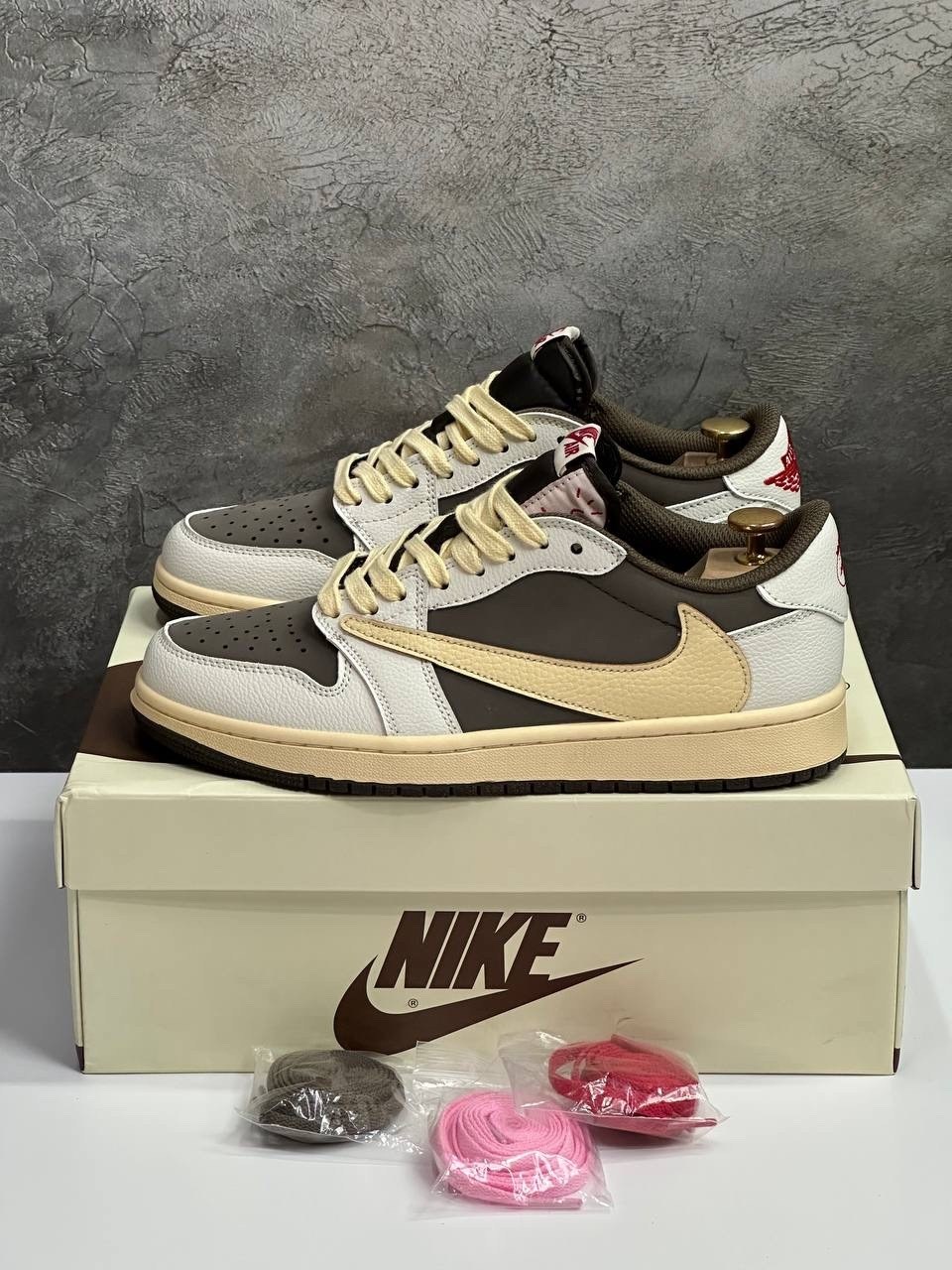 nike air jordan 1 low travis scott reverse mocha,кроссовки nike air jordan 1 low x travis scott,nike air jordan 1 low travis scott,кроссовки travis scott x air jordan 1 low,кроссовки travis scott x ni