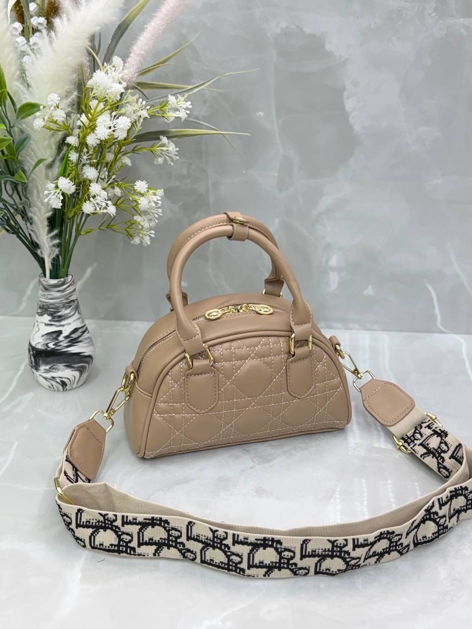 dior сумка,сумка lady dior micro от christian dior,женская сумка dior,сумки через плечо christian dior,сумочка диор