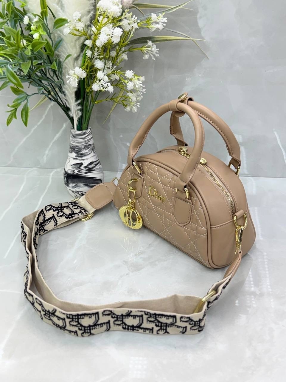dior сумка,сумка lady dior micro от christian dior,женская сумка dior,сумки через плечо christian dior,сумочка диор