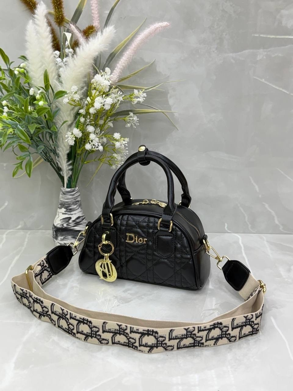 dior сумка,сумка lady dior micro от christian dior,женская сумка dior,сумки через плечо christian dior,сумочка диор