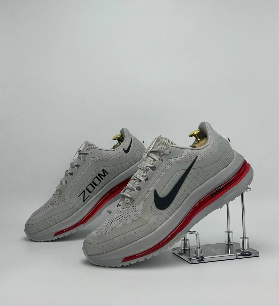 кроссовки,nike кроссовки,кроссовки мужские женские,спортивная ,кроссовки nike vomero