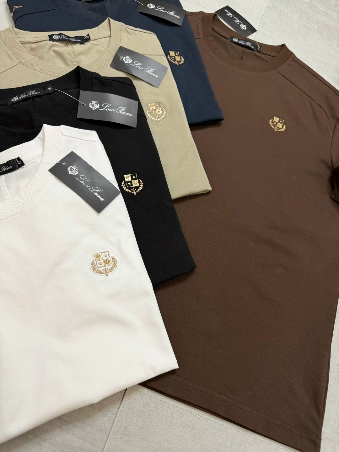 футболка loro piana,футболка мужская,футболки для мужчин,футболка версаче мужская оригинал,футболка с гербом