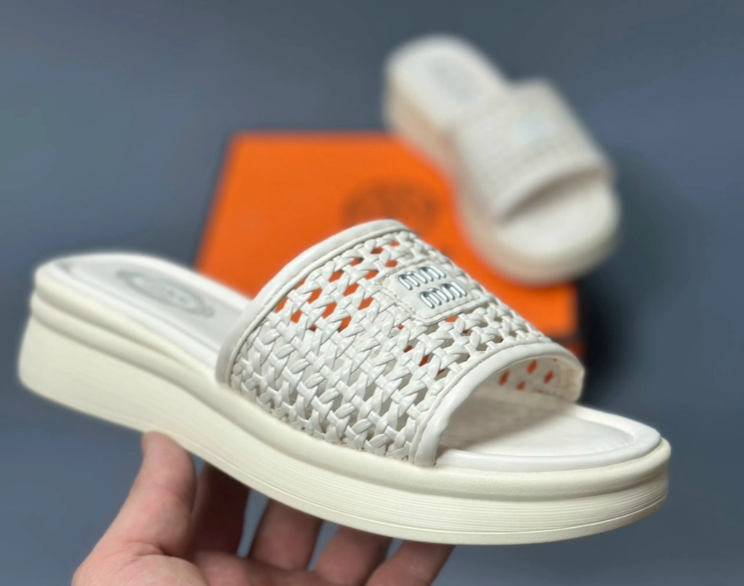 женские шлепанцы,шлепки женские,, женская,модные тапочки