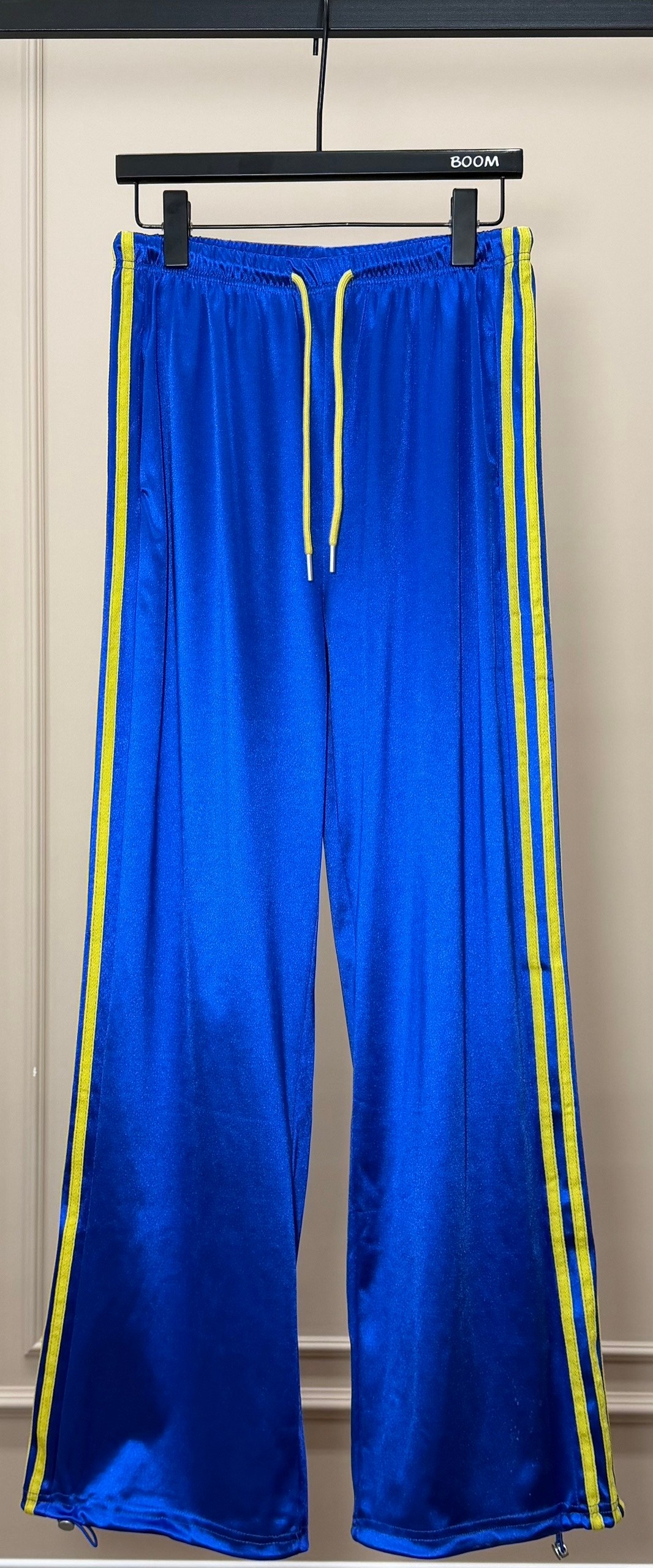 брюки оранжевые с лампасами og adibreak tp,спортивные штаны adidas originals оранжевый,оранжевые штаны,треники адидас оранжевые,оранжевые спортивные штаны женские