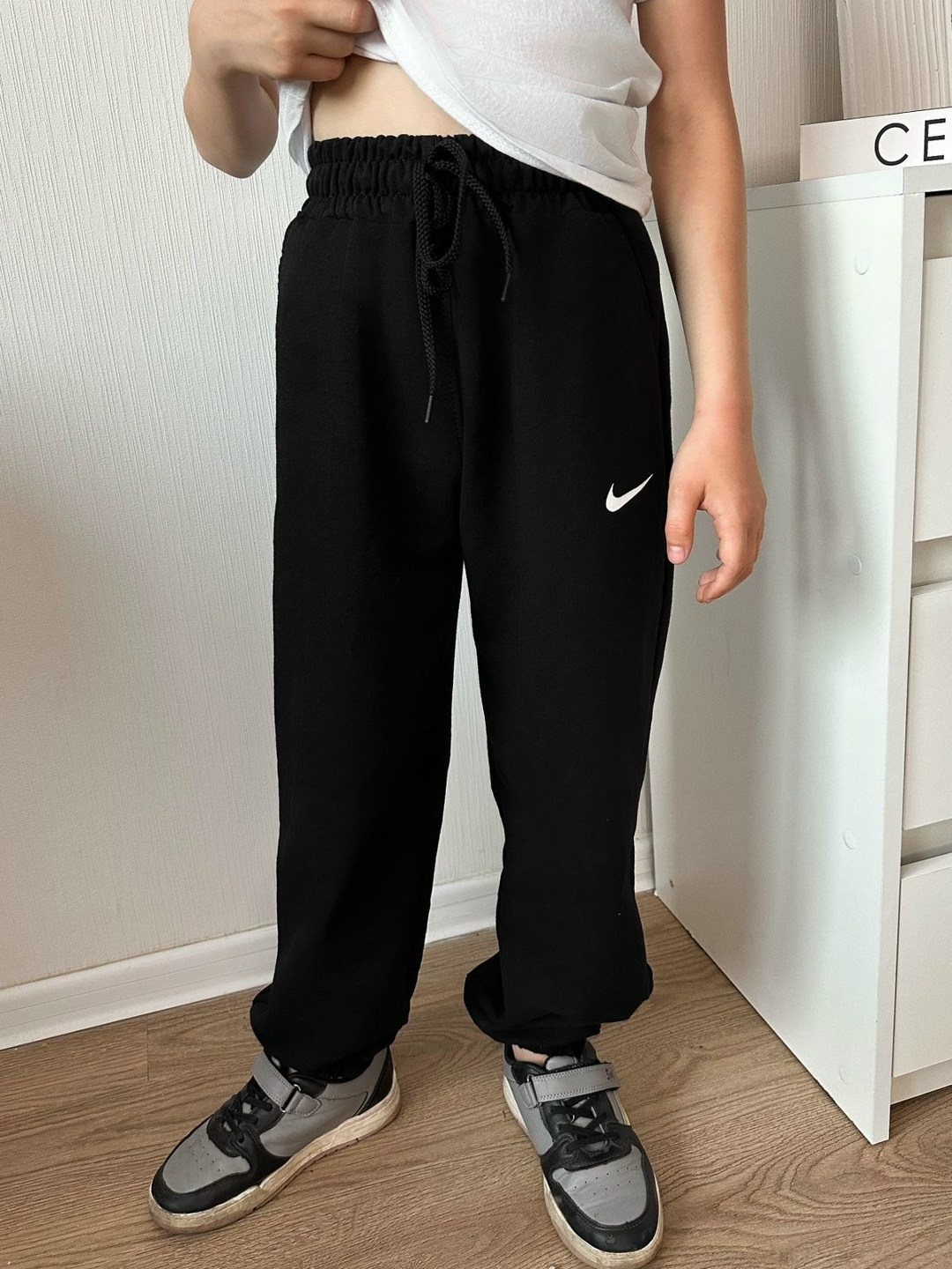 спортивные штаны джоггеры на резинке,брюки спортивные nike,спортивные штаны для мальчика,штаны спортивные джоггеры,брюки для мальчиков nike