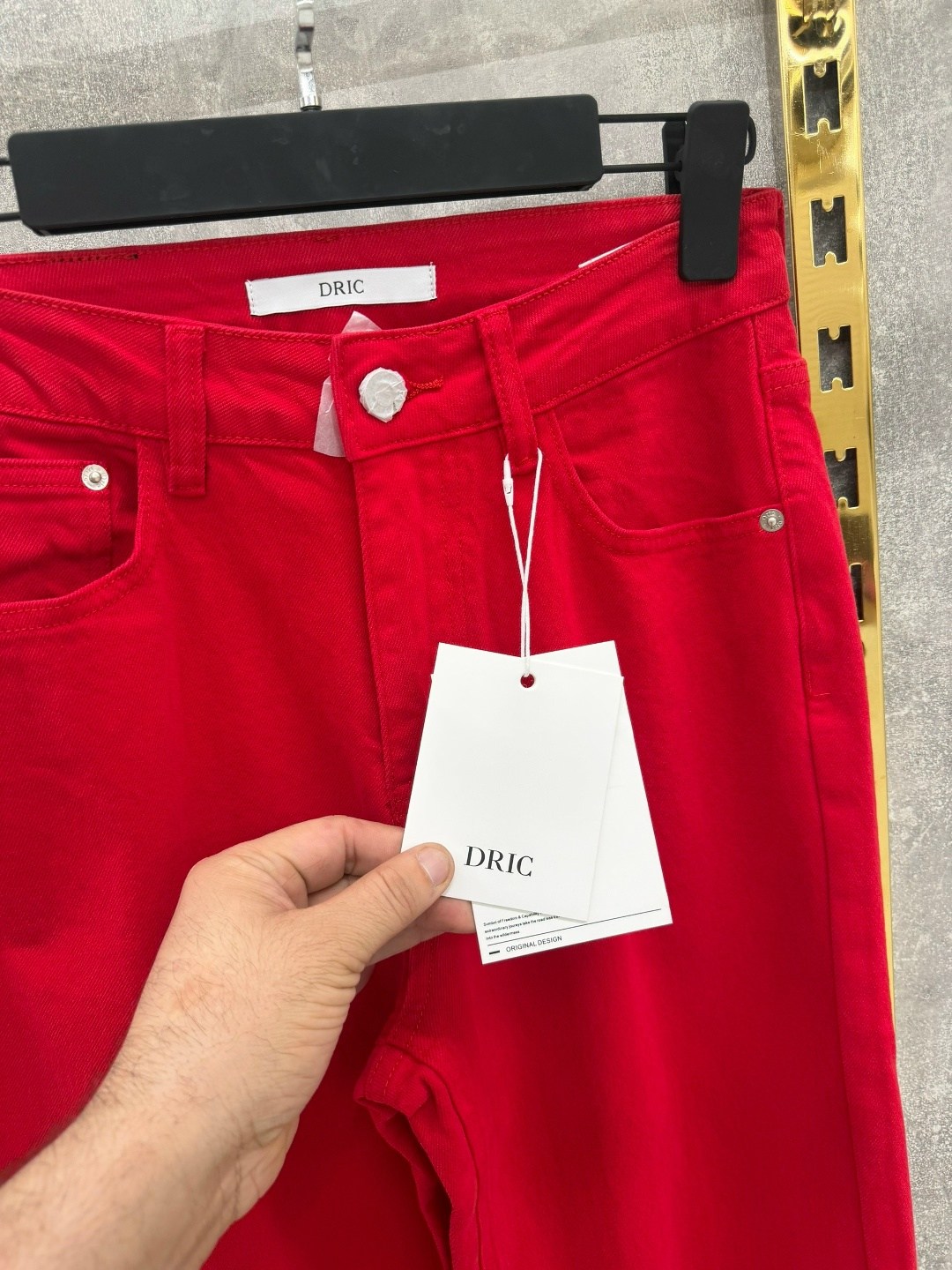 джинсы красные,брюки красные,джинсы свободного кроя tommy hilfiger bright red,джинсы женские,джинсы свободного кроя tommy hilfiger цвет bright red