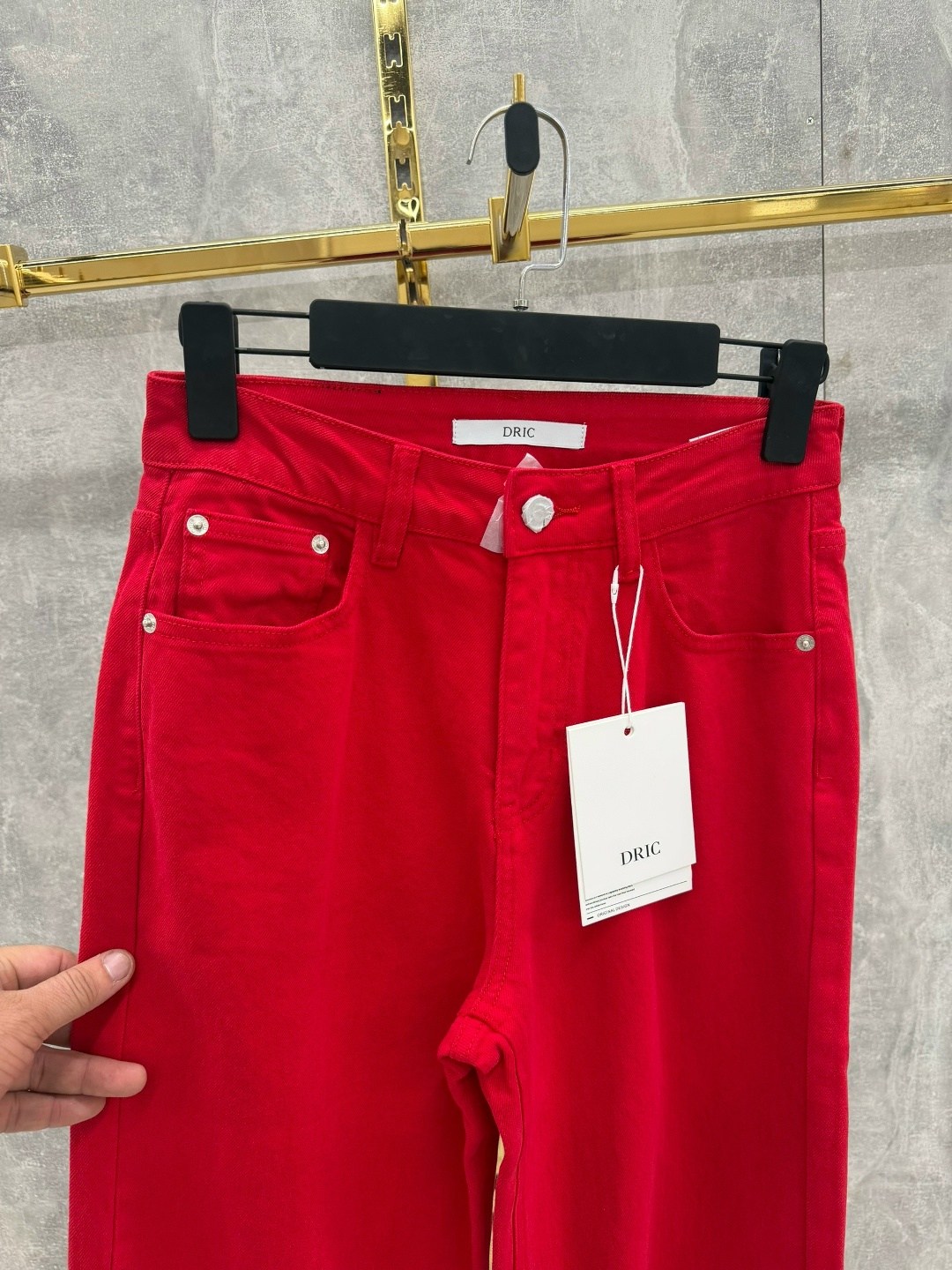 джинсы красные,брюки красные,джинсы свободного кроя tommy hilfiger bright red,джинсы женские,джинсы свободного кроя tommy hilfiger цвет bright red
