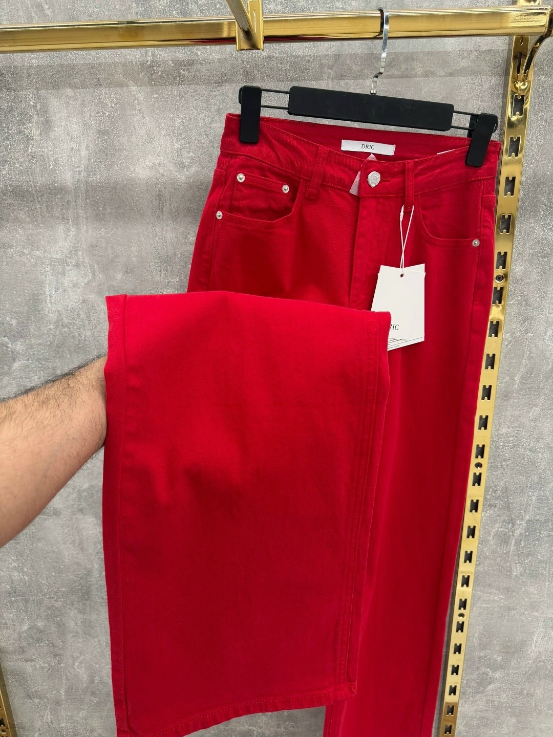 джинсы красные,брюки красные,джинсы свободного кроя tommy hilfiger bright red,джинсы женские,джинсы свободного кроя tommy hilfiger цвет bright red