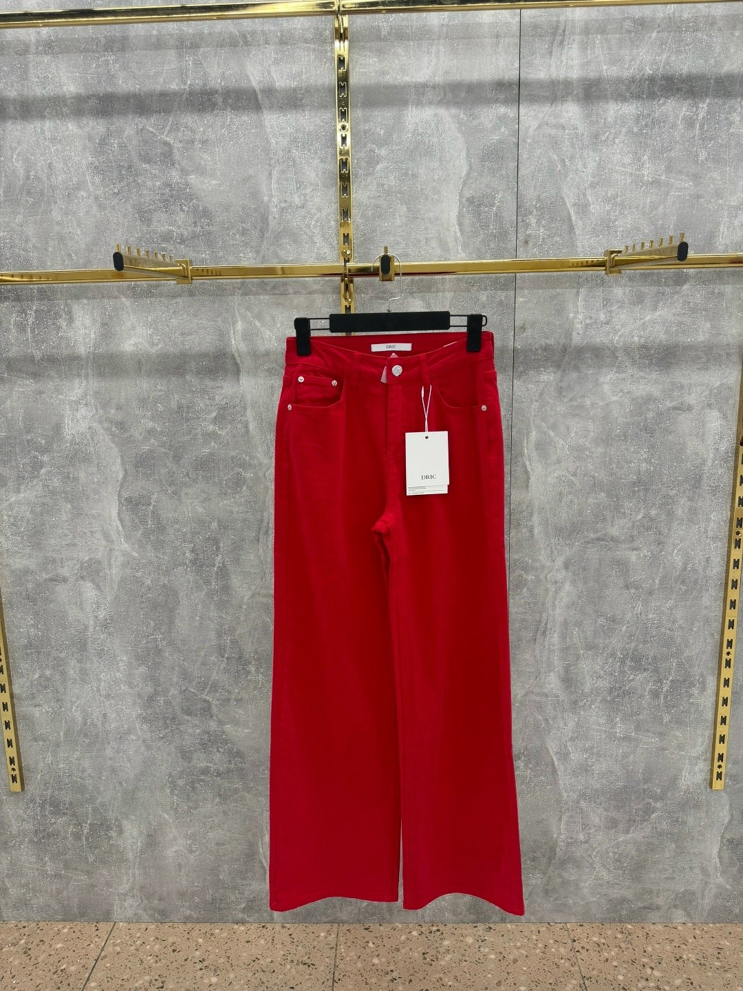 джинсы красные,брюки красные,джинсы свободного кроя tommy hilfiger bright red,джинсы женские,джинсы свободного кроя tommy hilfiger цвет bright red