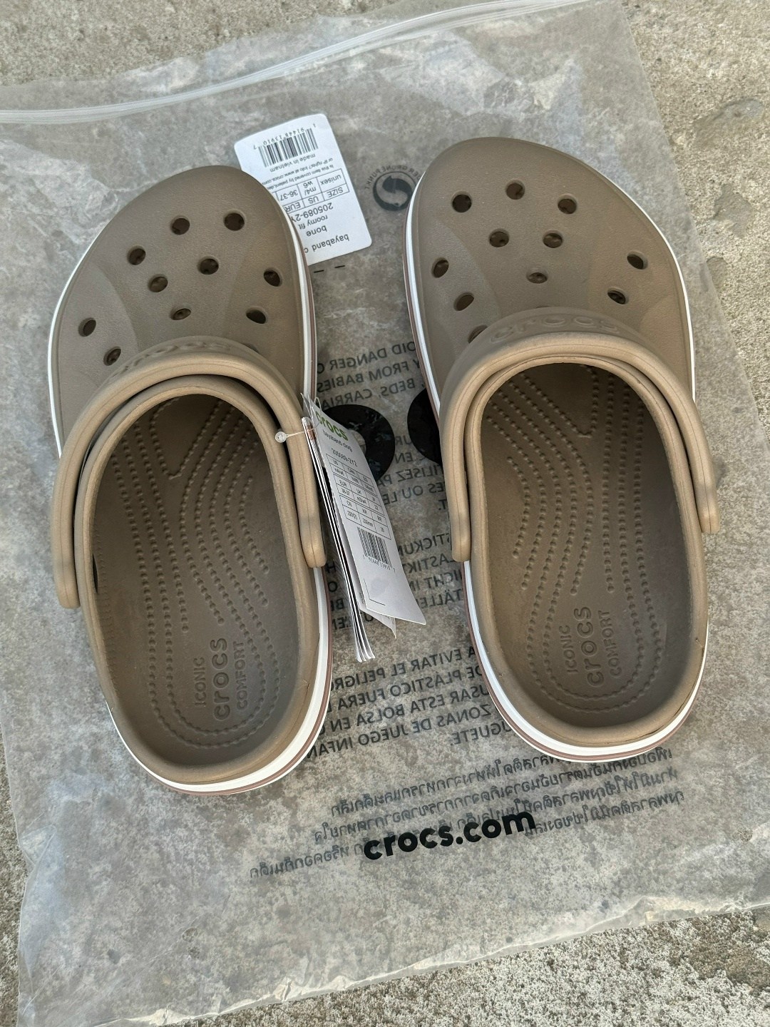 сабо кроксы crocs sarah clog crocs цвет светло-коричневый, белый,сабо crocs,сабо кроксы crocs sarah clog crocs 221032305,crocs classic clog,крокс сабо