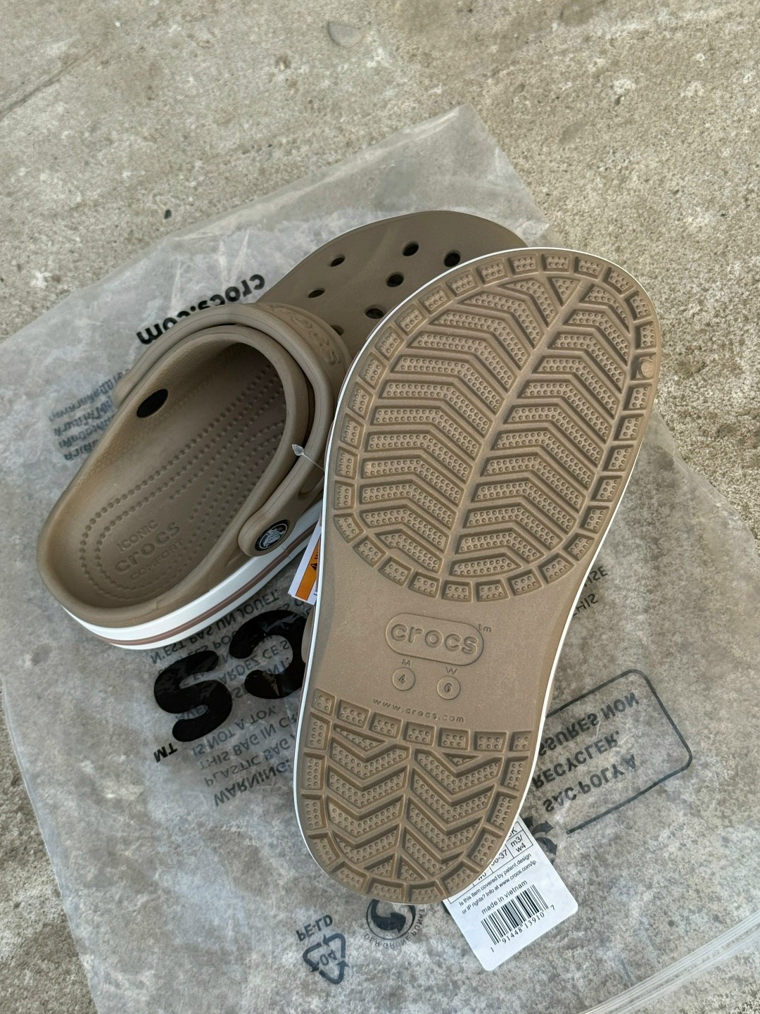 сабо кроксы crocs sarah clog crocs цвет светло-коричневый, белый,сабо crocs,сабо кроксы crocs sarah clog crocs 221032305,crocs classic clog,крокс сабо