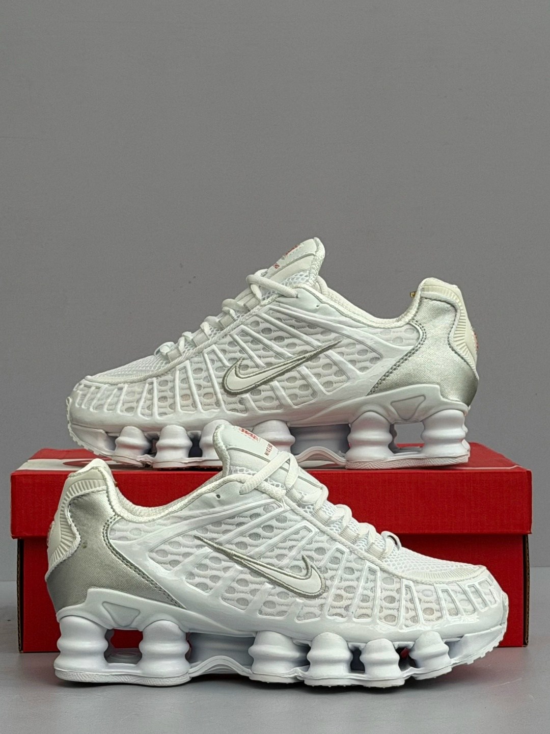 nike shox tl white metallic silver,кроссовки nike shox tl,кроссовки nike shox tl для бега белые мужские женские,кроссовки nike shox tl white metallic silver,кроссовки унисекс nike shox tl белые