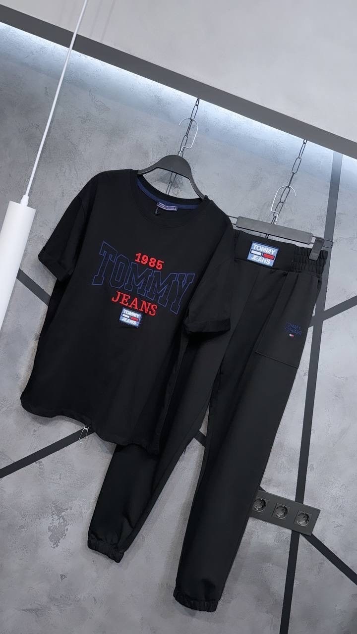 спортивный костюм tommy hilfiger,мужские спортивные костюмы,костюм спортивный,пара в спортивных костюмах томми хилфигер,костюм tommy hilfiger