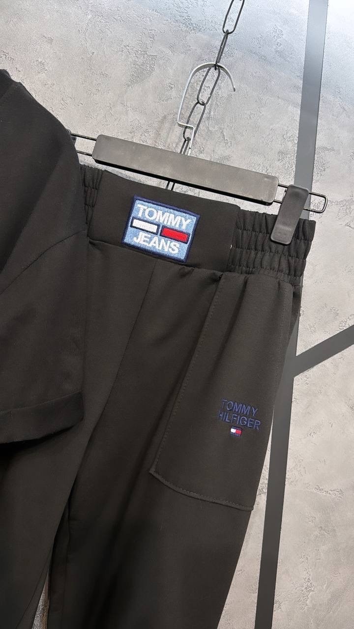 спортивный костюм tommy hilfiger,мужские спортивные костюмы,костюм спортивный,пара в спортивных костюмах томми хилфигер,костюм tommy hilfiger