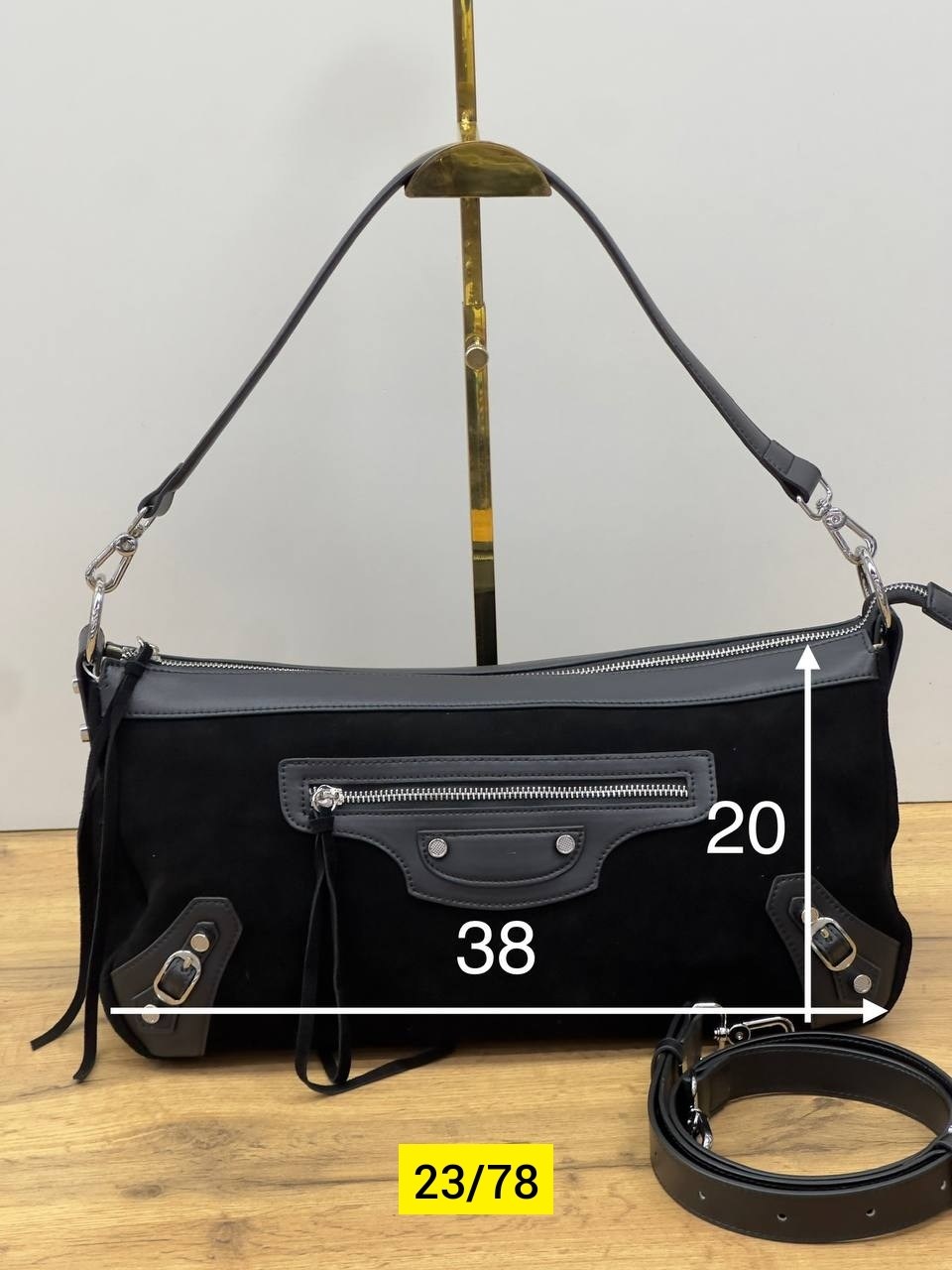 сумка женская balenciaga,le cagole xs черная женская кожаная сумка через плечо balenciaga,сумки balenciaga,сумки баленсиага уродливая,le cagole маленькая черная женская кожаная сумка на плечо balencia