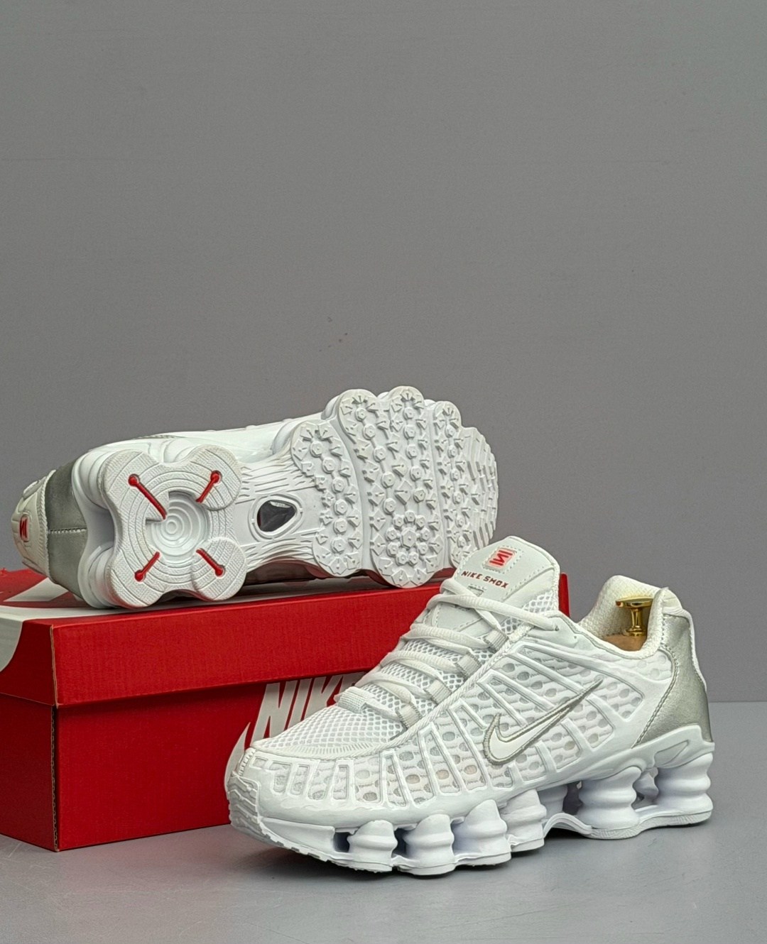 nike shox tl white metallic silver,кроссовки nike shox tl,кроссовки nike shox tl для бега белые мужские женские,кроссовки nike shox tl white metallic silver,кроссовки унисекс nike shox tl белые