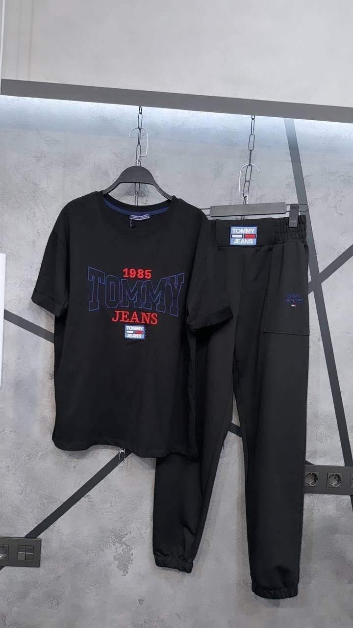 спортивный костюм tommy hilfiger,мужские спортивные костюмы,костюм спортивный,пара в спортивных костюмах томми хилфигер,костюм tommy hilfiger