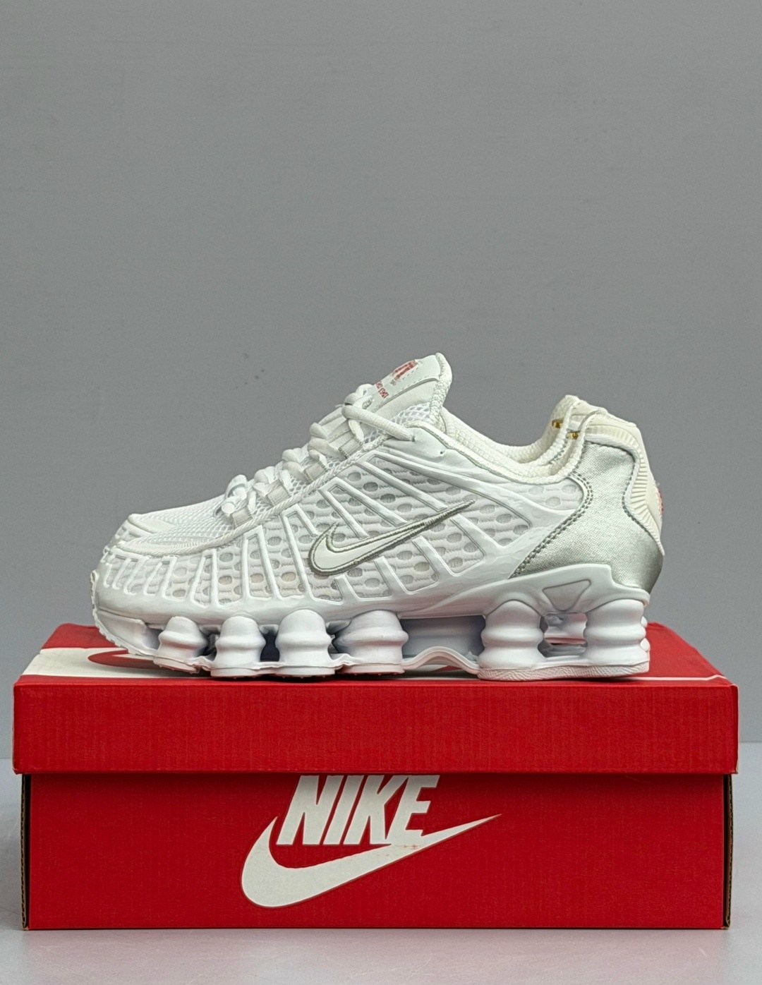 nike shox tl white metallic silver,кроссовки nike shox tl,кроссовки nike shox tl для бега белые мужские женские,кроссовки nike shox tl white metallic silver,кроссовки унисекс nike shox tl белые
