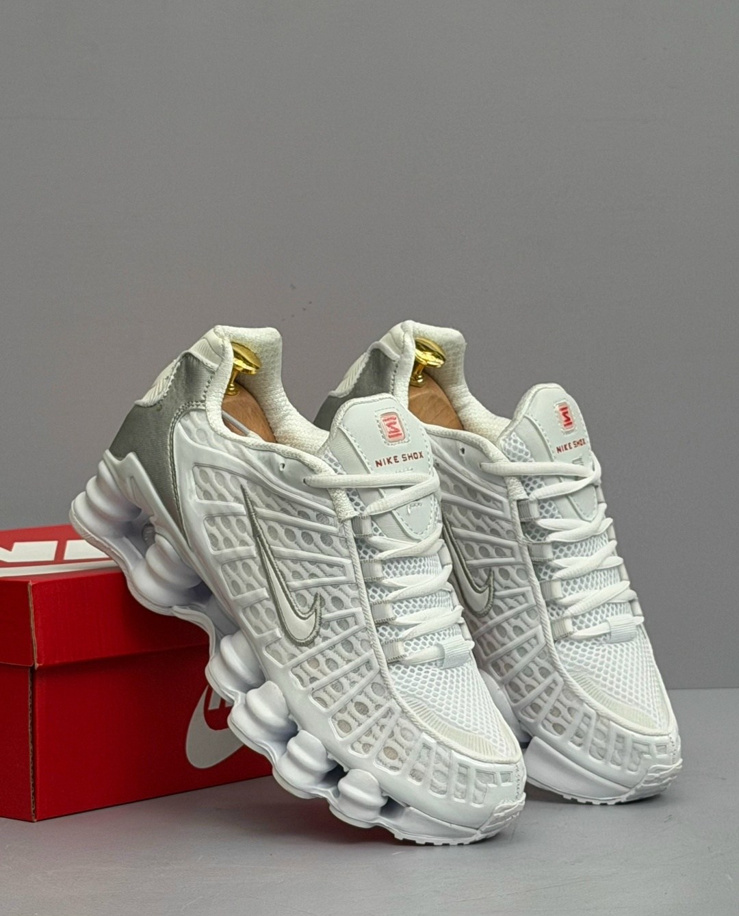 nike shox tl white metallic silver,кроссовки nike shox tl,кроссовки nike shox tl для бега белые мужские женские,кроссовки nike shox tl white metallic silver,кроссовки унисекс nike shox tl белые
