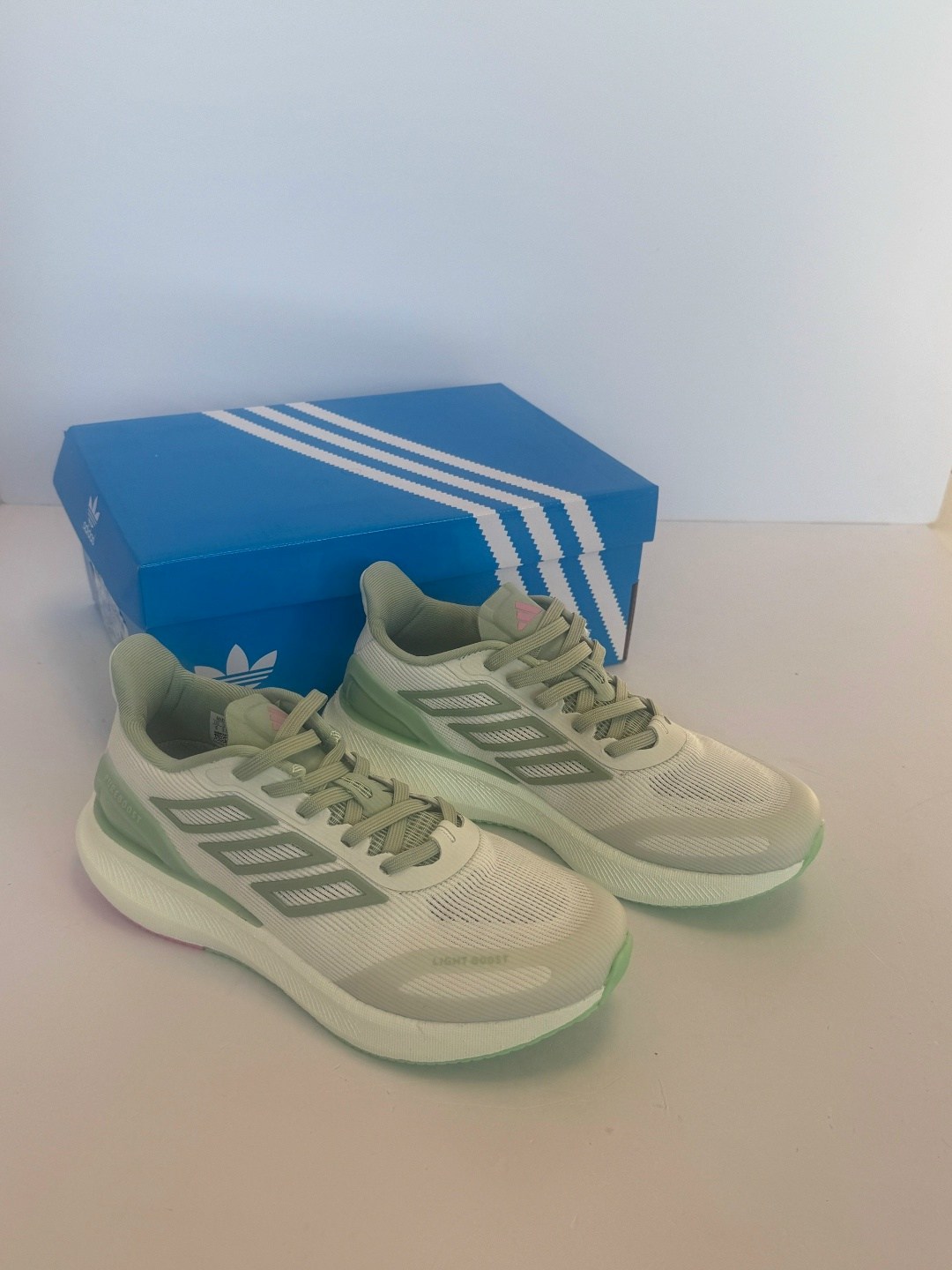 кроссовки adidas,кроссовки женские adidas,кроссовки мужские женские adidas,кроссовки для бега adidas supernova,кроссовки