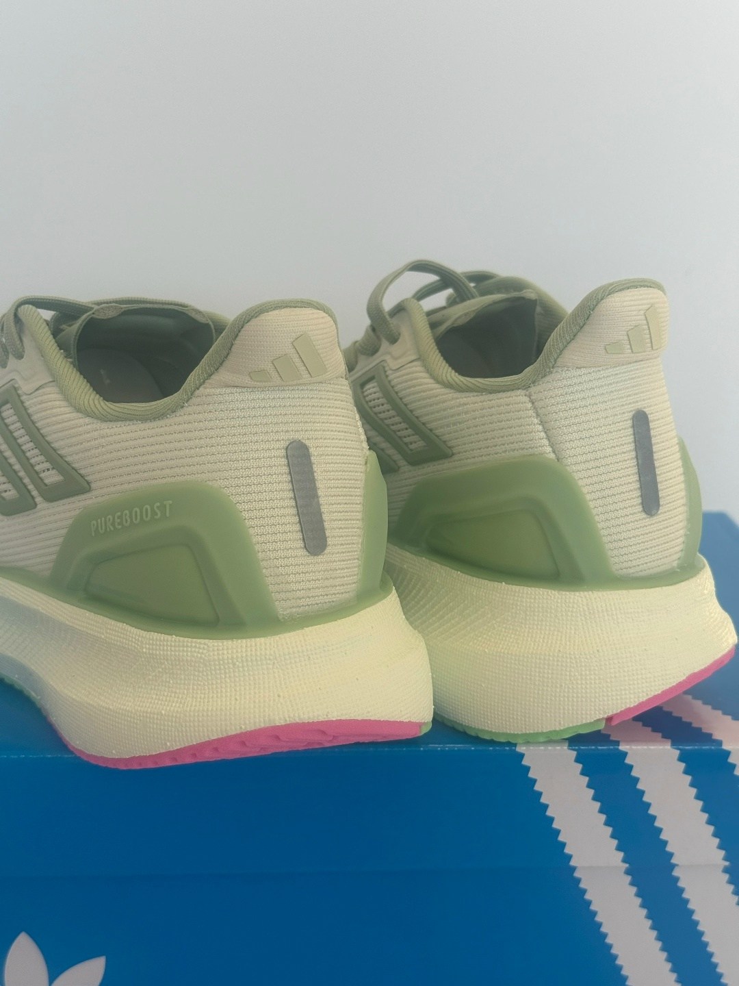 кроссовки adidas,кроссовки женские adidas,кроссовки мужские женские adidas,кроссовки для бега adidas supernova,кроссовки