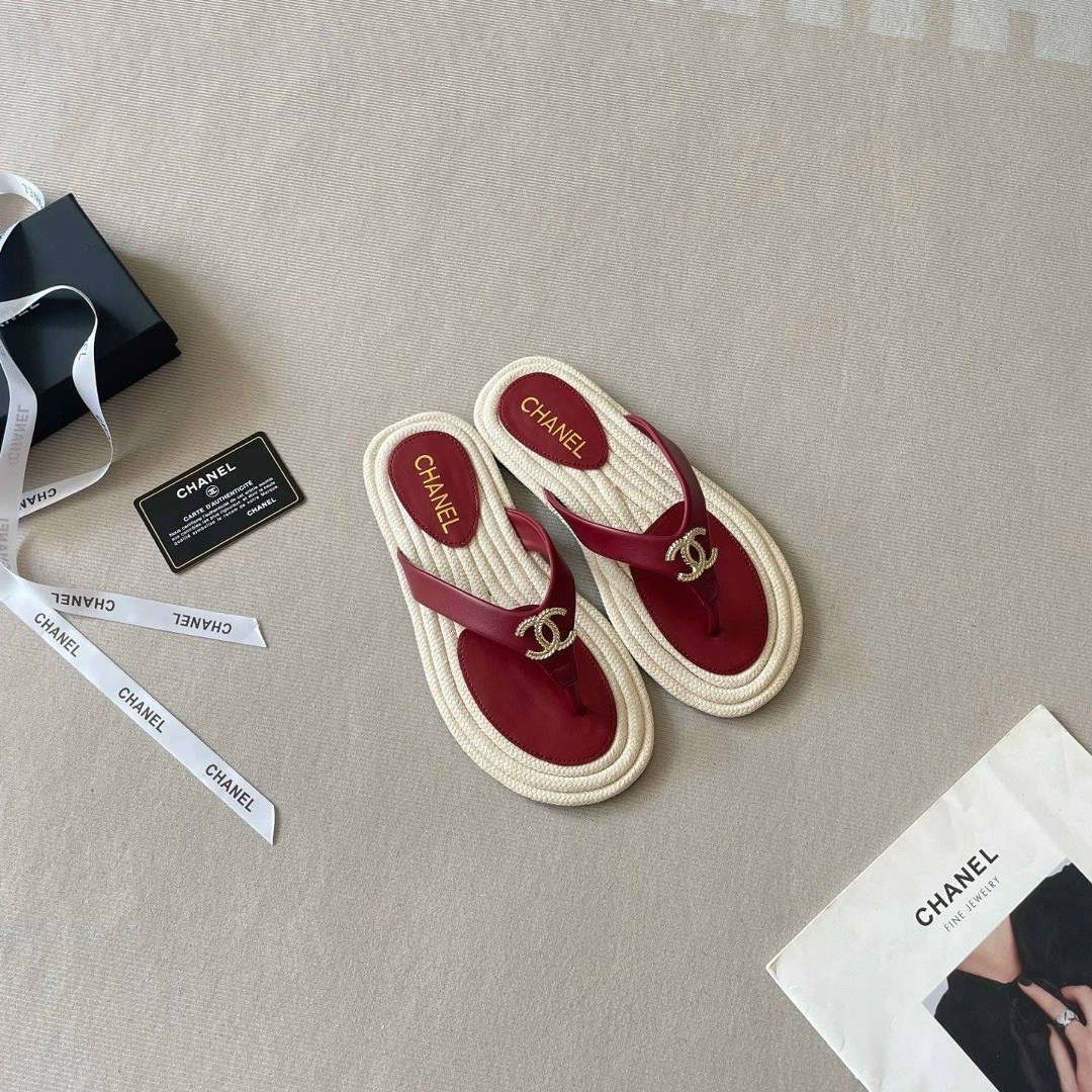 ,шлепанцы chanel,тапочки женские chanel,босоножки шанель,модные тапочки