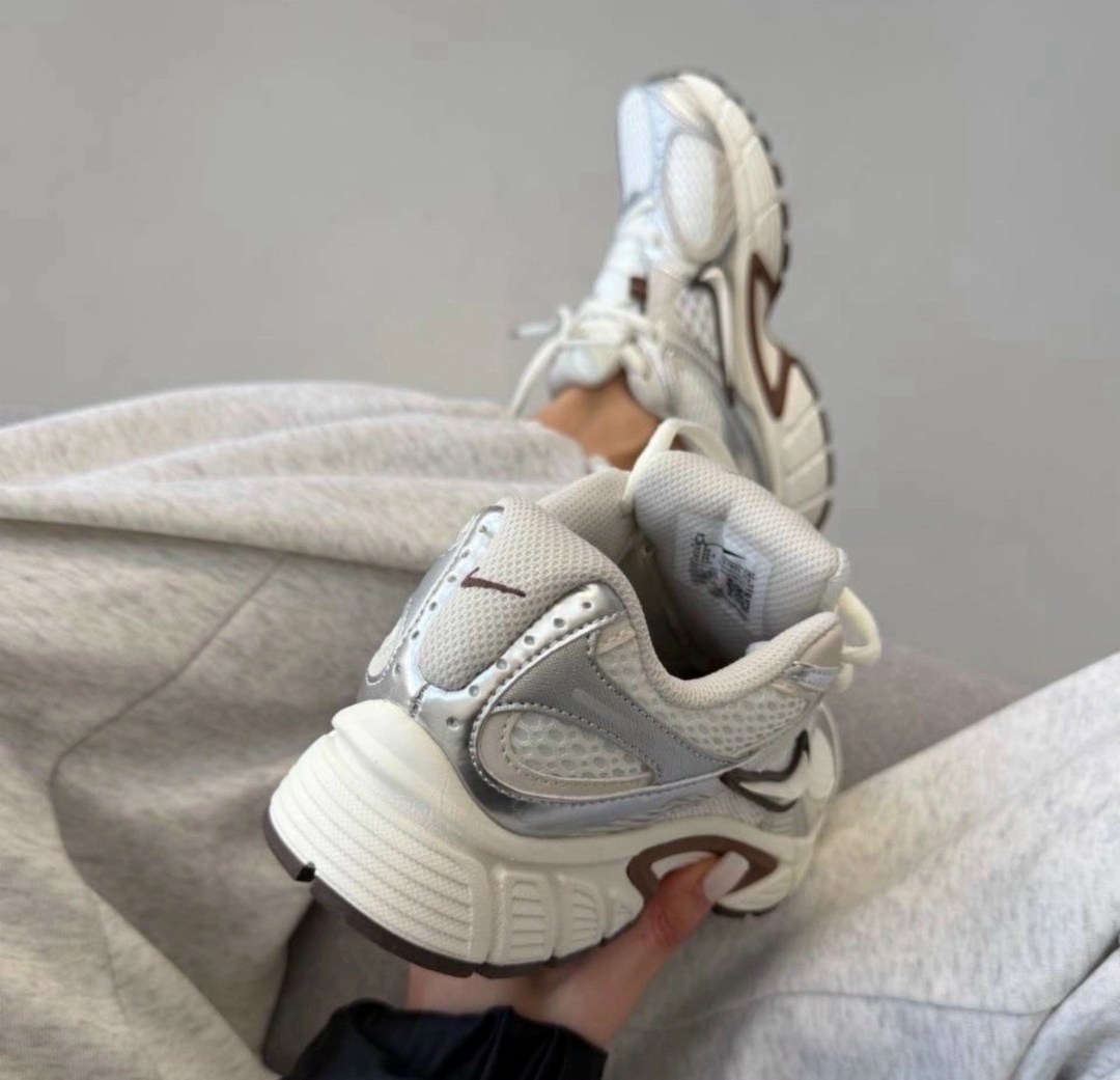 кроссовки nike,женские кроссовки nike v5 rnr white/brown,женские повседневные кроссовки nike v5 rnr,кроссовки спортивные nike,кроссовки nike zoom vomero 5