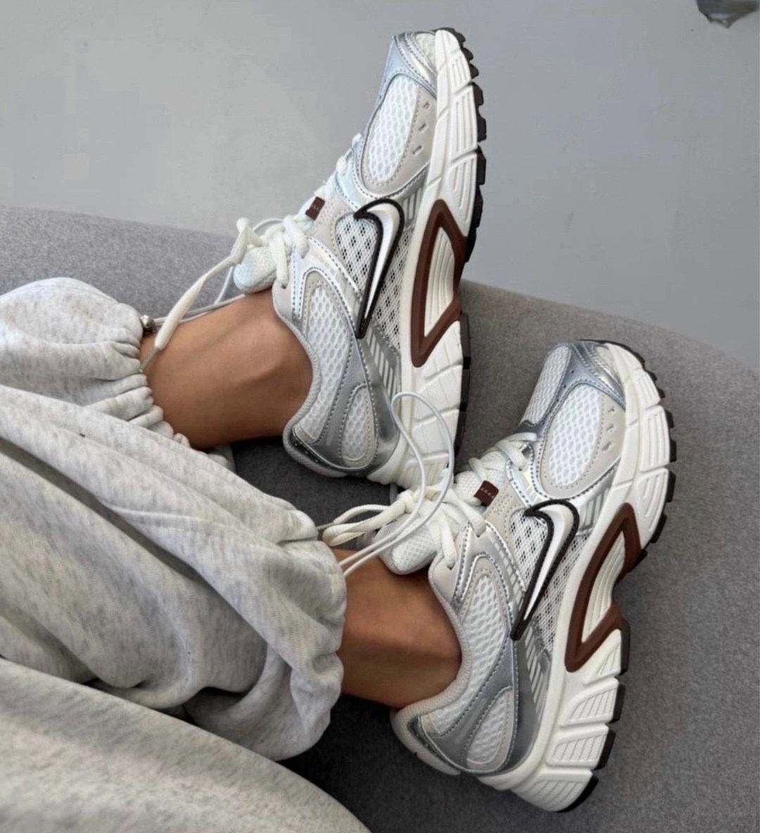 кроссовки nike,женские кроссовки nike v5 rnr white/brown,женские повседневные кроссовки nike v5 rnr,кроссовки спортивные nike,кроссовки nike zoom vomero 5