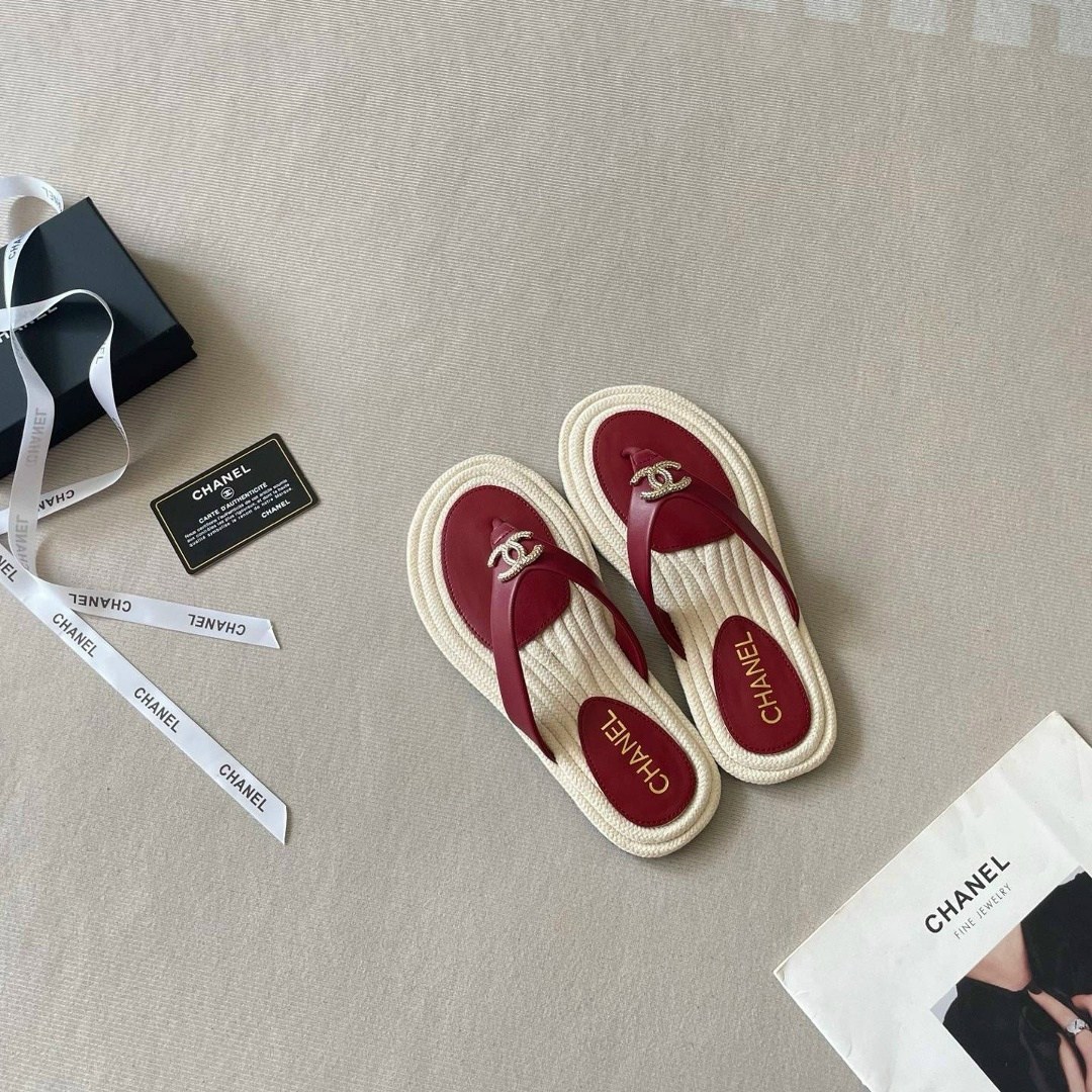 ,шлепанцы chanel,тапочки женские chanel,босоножки шанель,модные тапочки