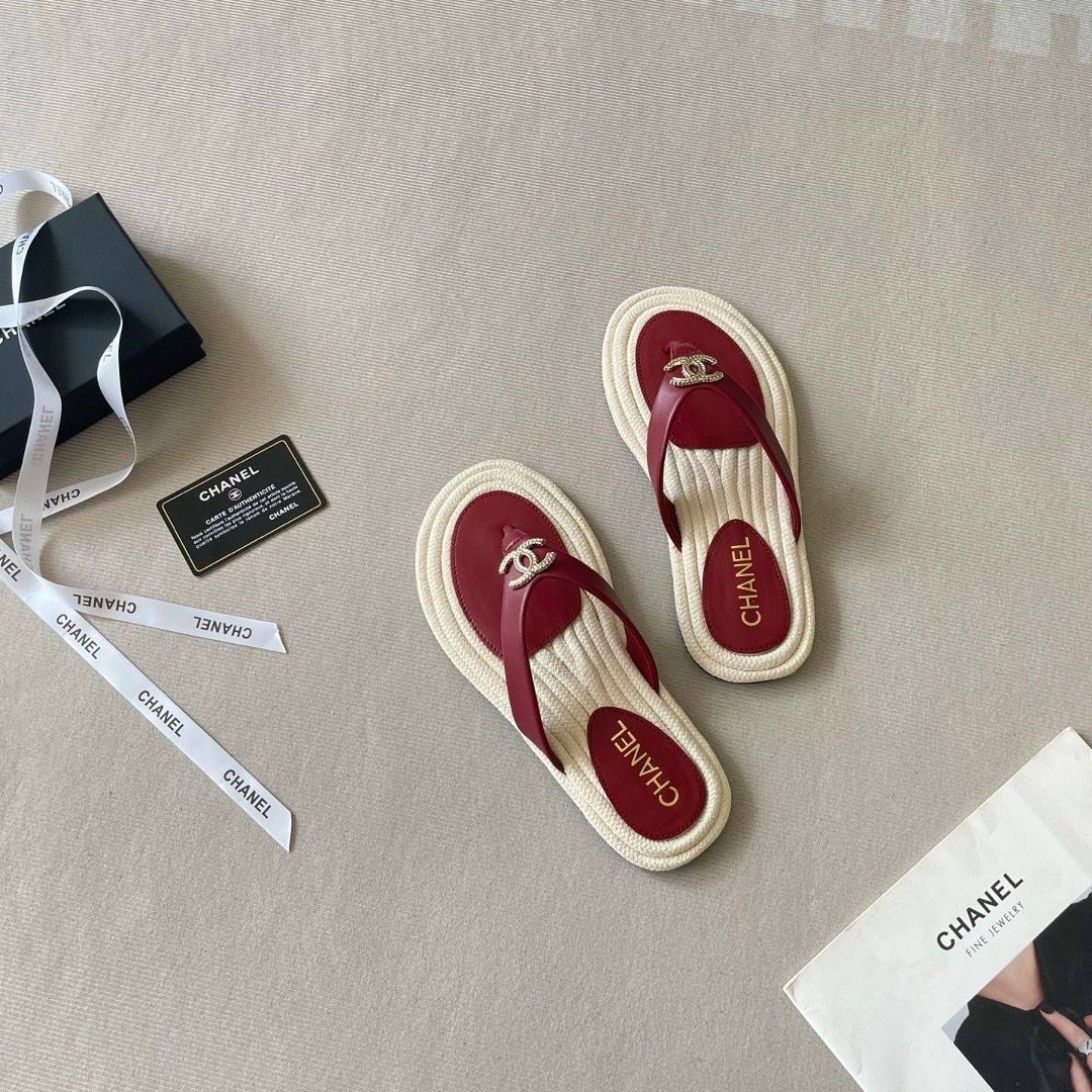 ,шлепанцы chanel,тапочки женские chanel,босоножки шанель,модные тапочки