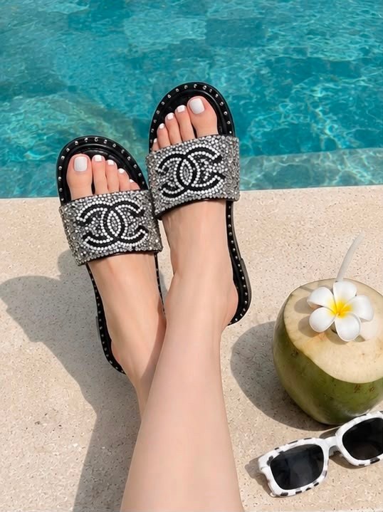 тапочки шанель оригинал новая коллекция,сандалии chanel,тапочки модные,шлепанцы chanel,тапочки для женщин в стиле chanel
