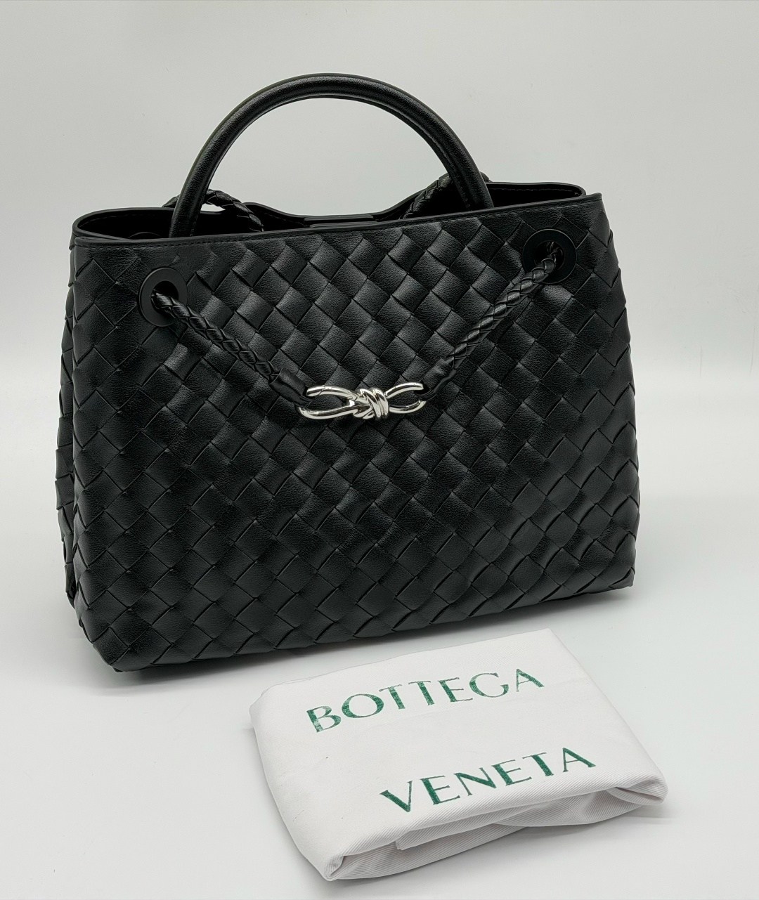 женская сумка bottega veneta,сумка bottega veneta,черная женская сумка bottega veneta,черная кожаная сумка bottega veneta andiamo medium,женская сумка-тоут bottega veneta