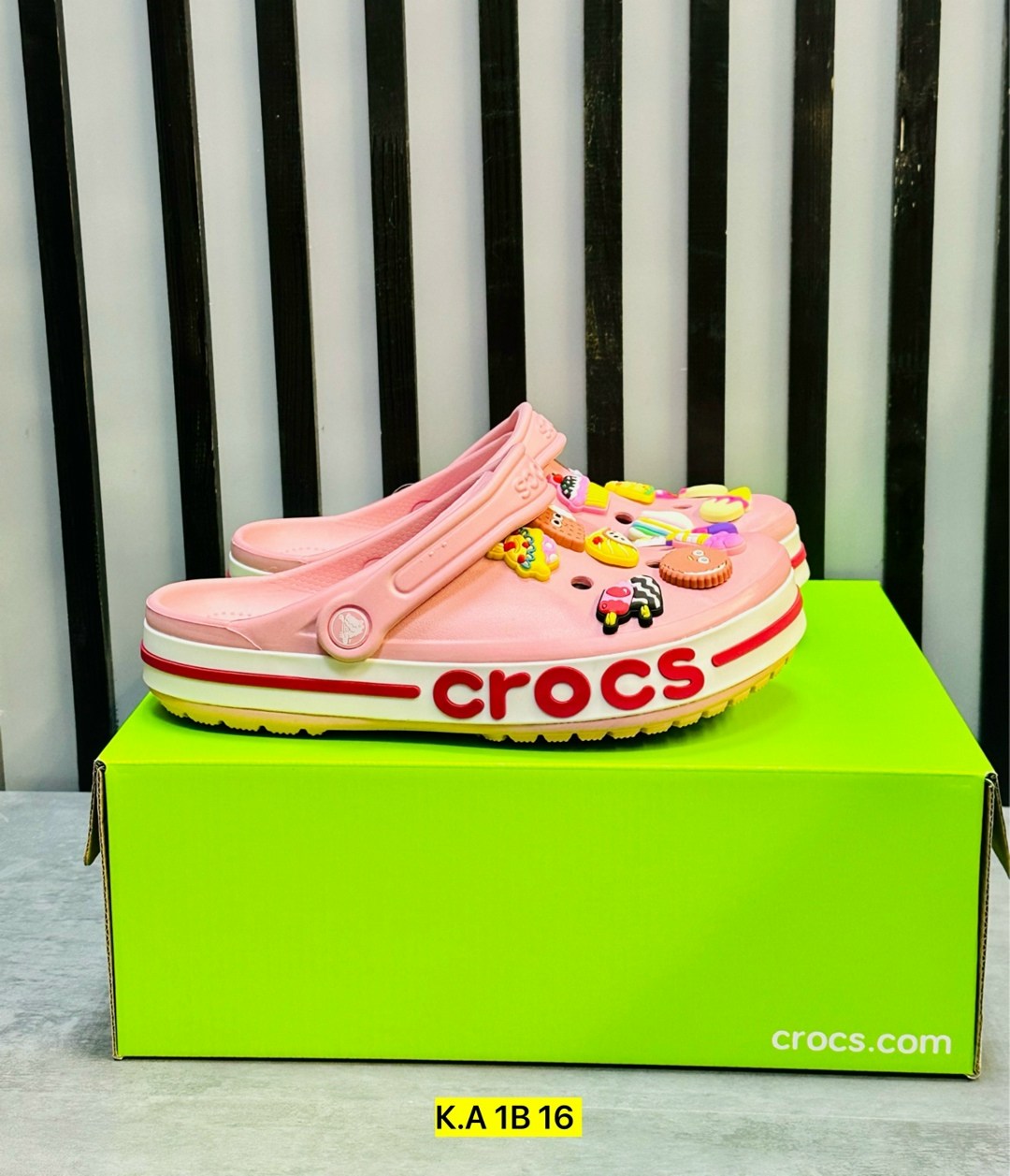 шлепанцы крокс,кроксы ,кроксы 2026,crocs jibbitz charms,кроксы женские