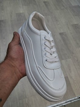 Кроссовки