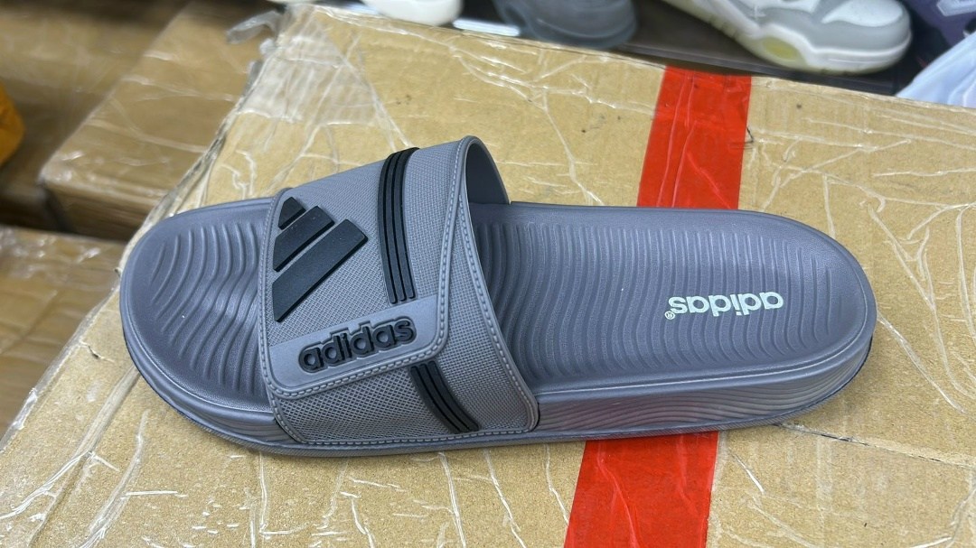 сланцы adidas,adidas adilette comfort,шлепки adidas мужские,шлепки адидас,шлепанцы мужские adidas adilette comfort