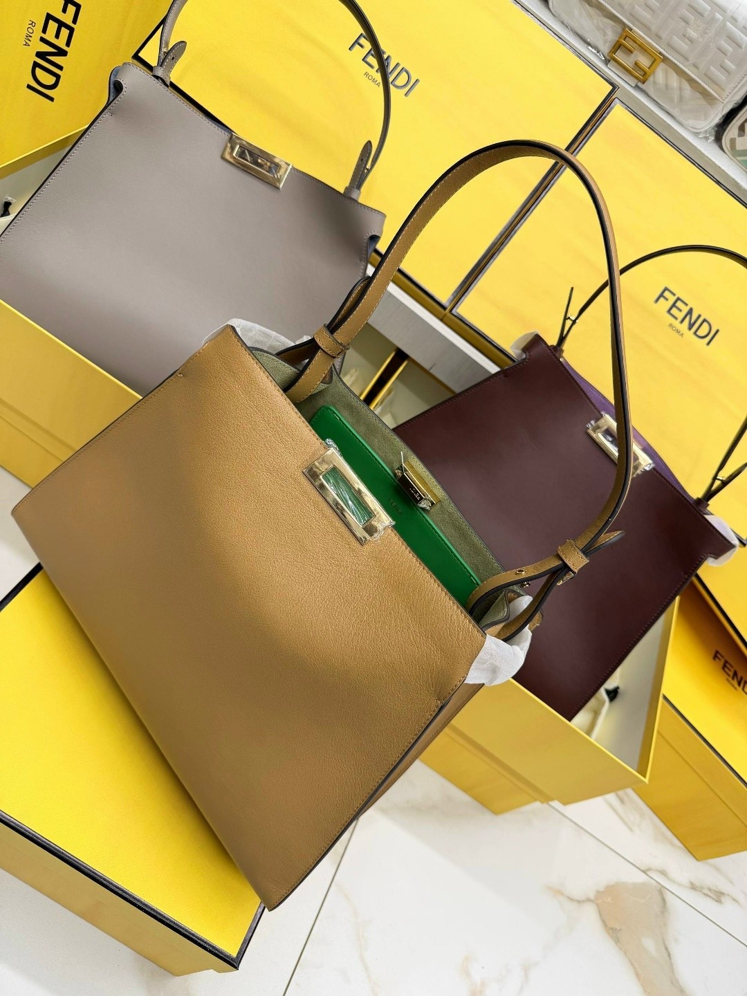 fendi женская сумка,сумка фенди,fendi сумка,сумка fendi peekaboo iseeu бежевая,fendi сумка тоут
