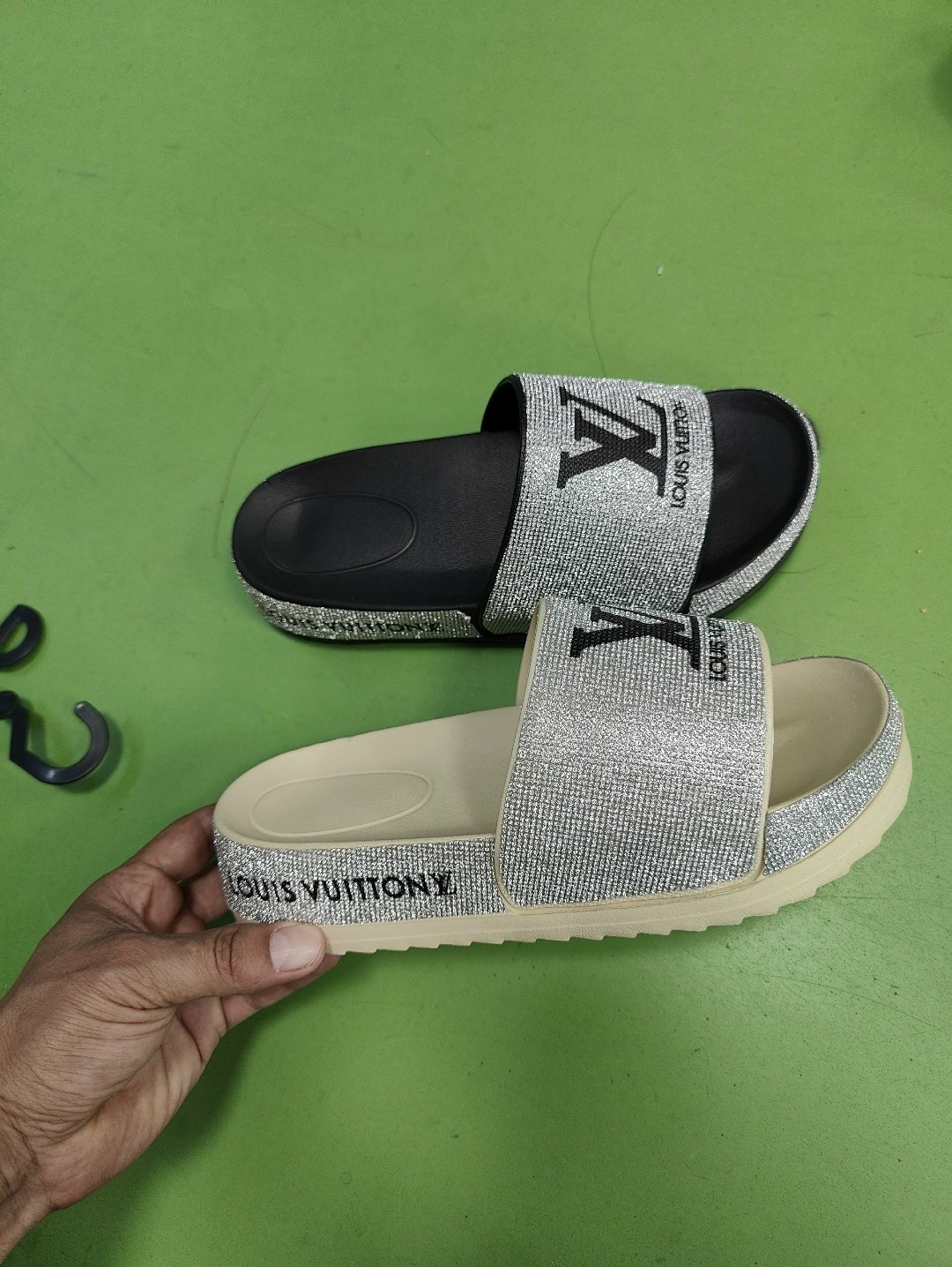 ,шлепанцы adidas,адидас шлепки 2026,шлепки adidas мужские,сланцы adidas