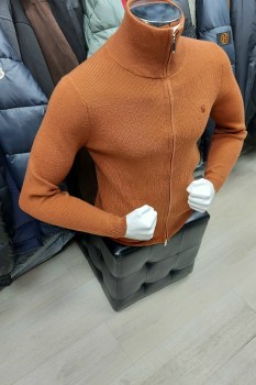 Свитер