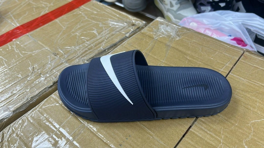 сланцы adidas,adidas adilette comfort,шлепки adidas мужские,шлепки адидас,шлепанцы мужские adidas adilette comfort
