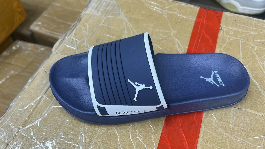 сланцы adidas,adidas adilette comfort,шлепки adidas мужские,шлепки адидас,шлепанцы мужские adidas adilette comfort